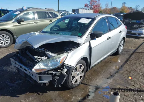 2012 Ford Focus S z USA, uszkodzony, nr VIN 1FAHP3E20CL319529